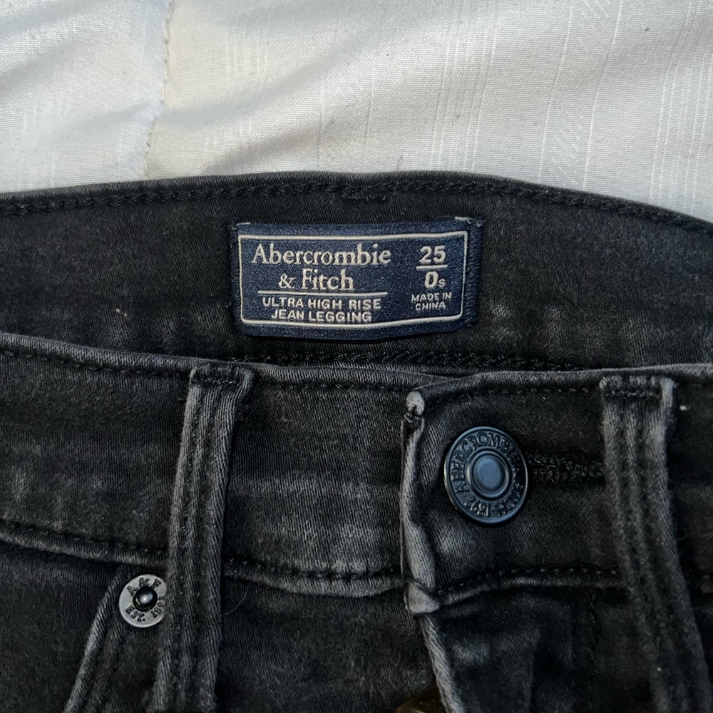 A&F Ultra High Rise Jean Leggings